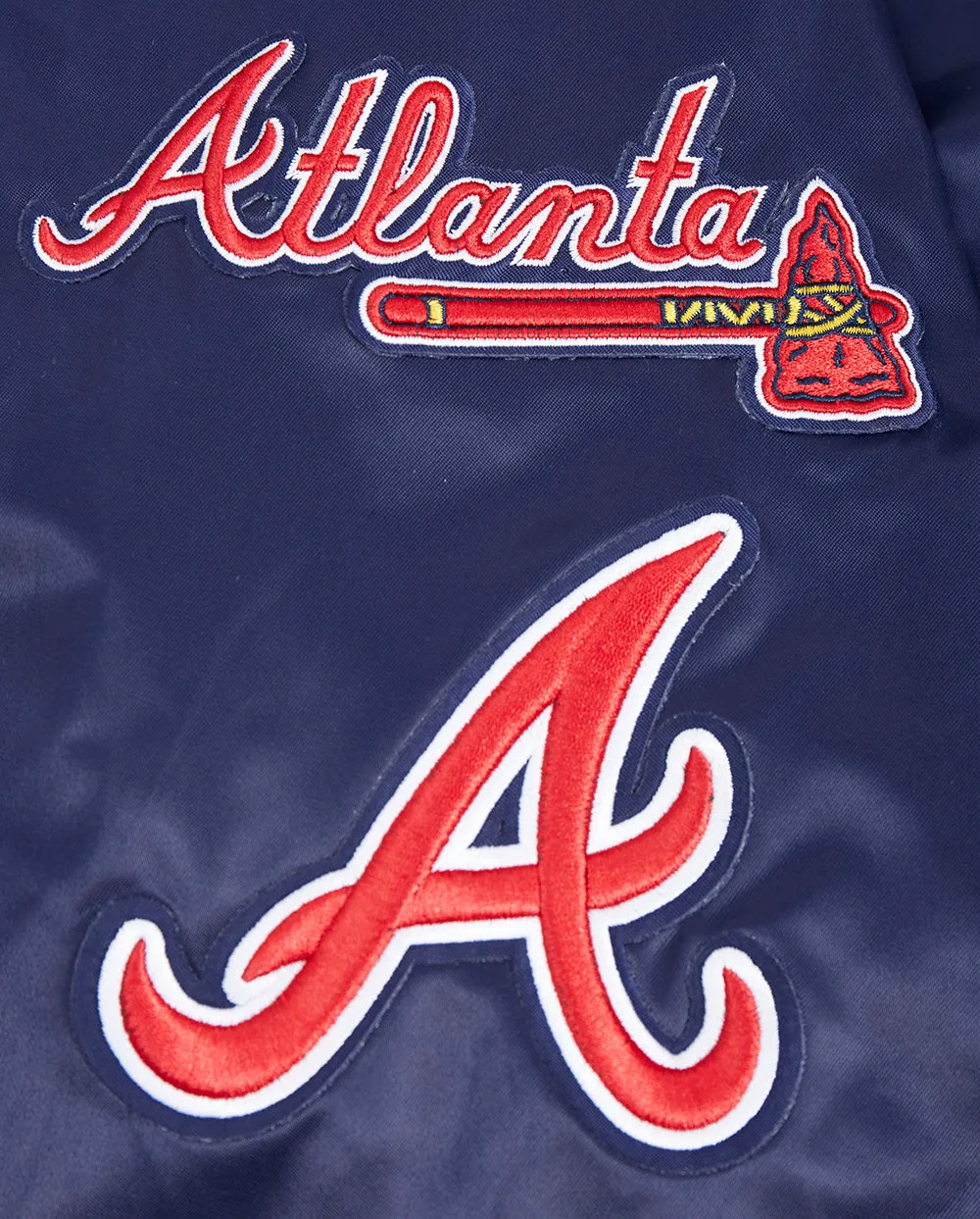 MLB ATLANTA BRAVES OLD ENGLISH MEN'S RIB SATIN JACKET (MIDNIGHT NAVY/RED/MIDNIGHT NAVY)